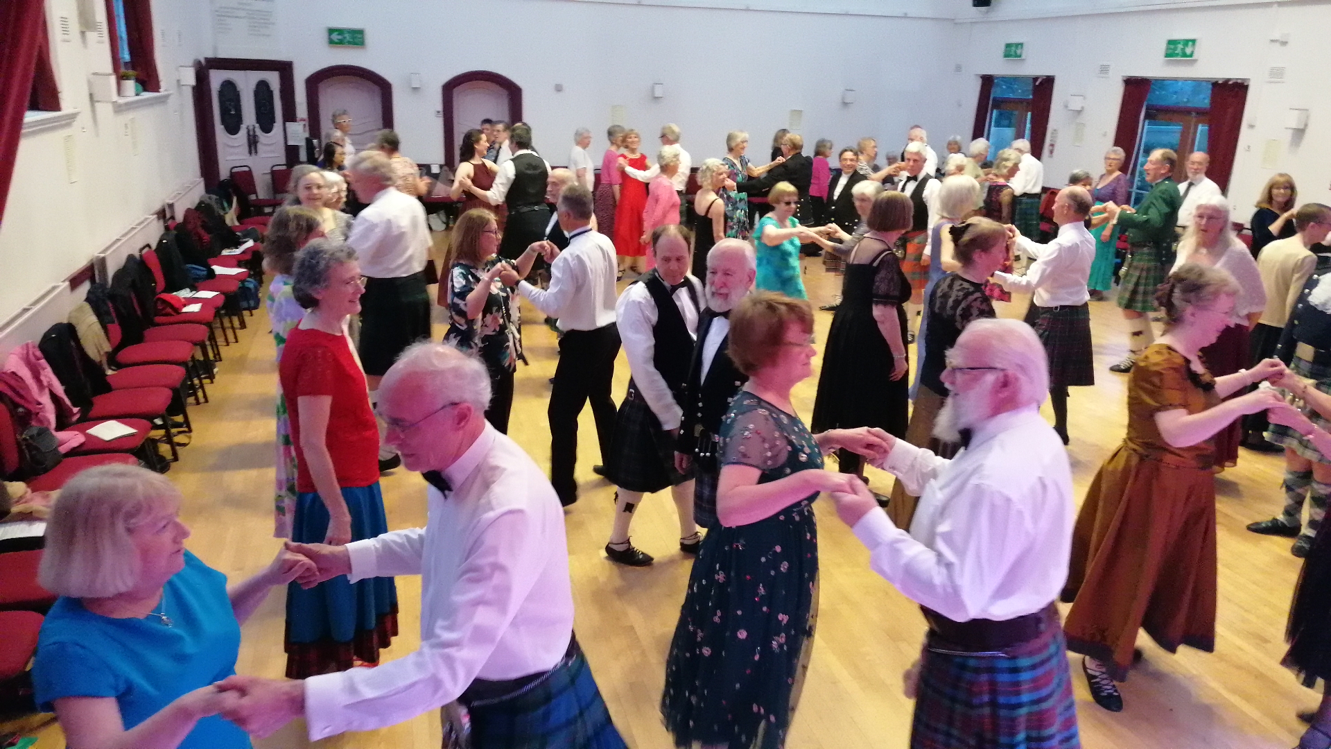 Ball 2023 = people dancing